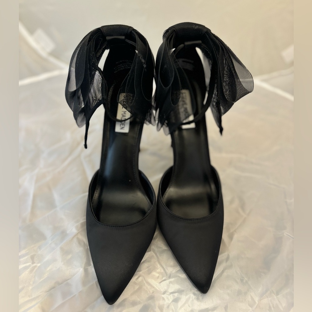 Steve Madden Valenteen Black Satin Pump